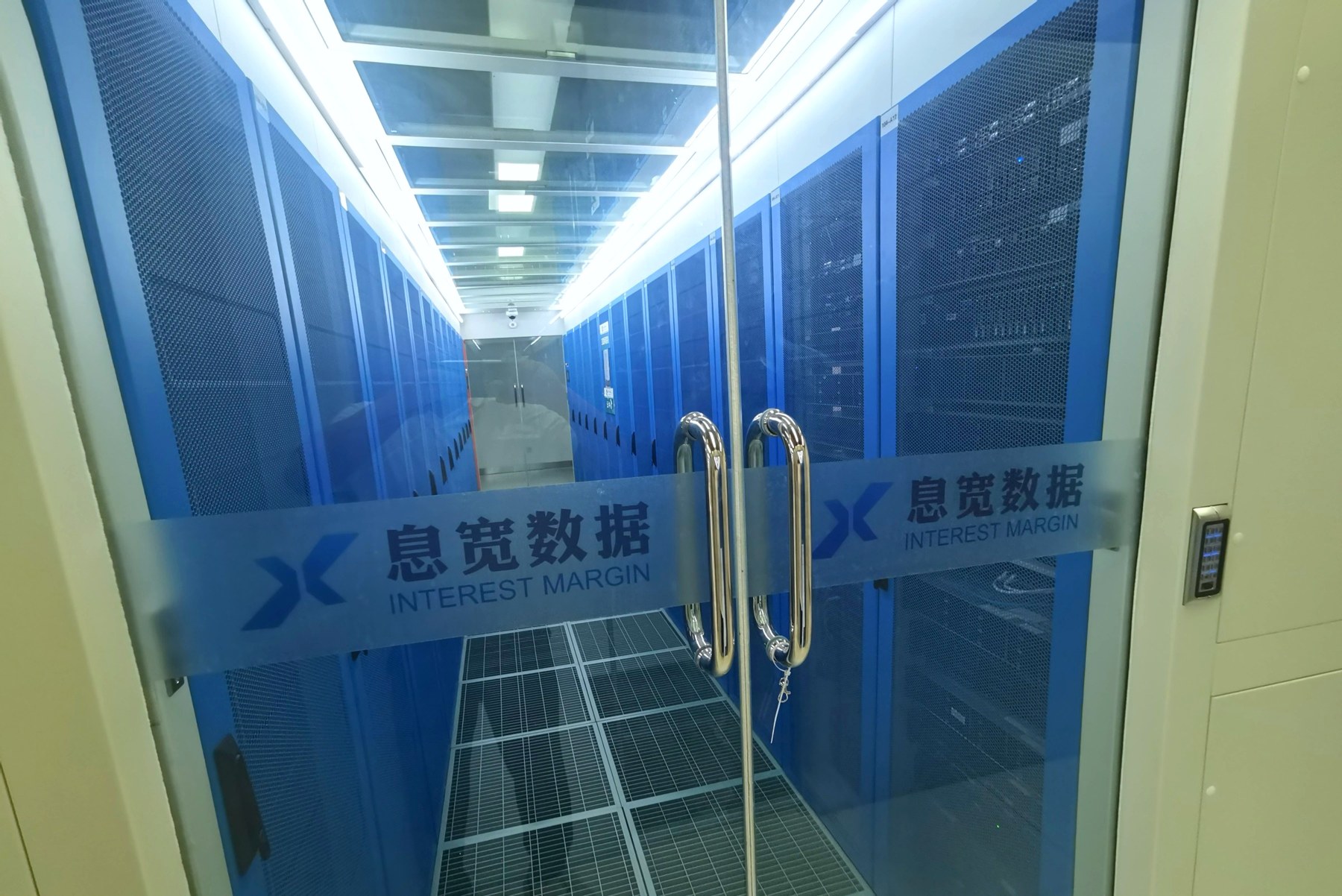 息宽数据机房档案中的机柜通道